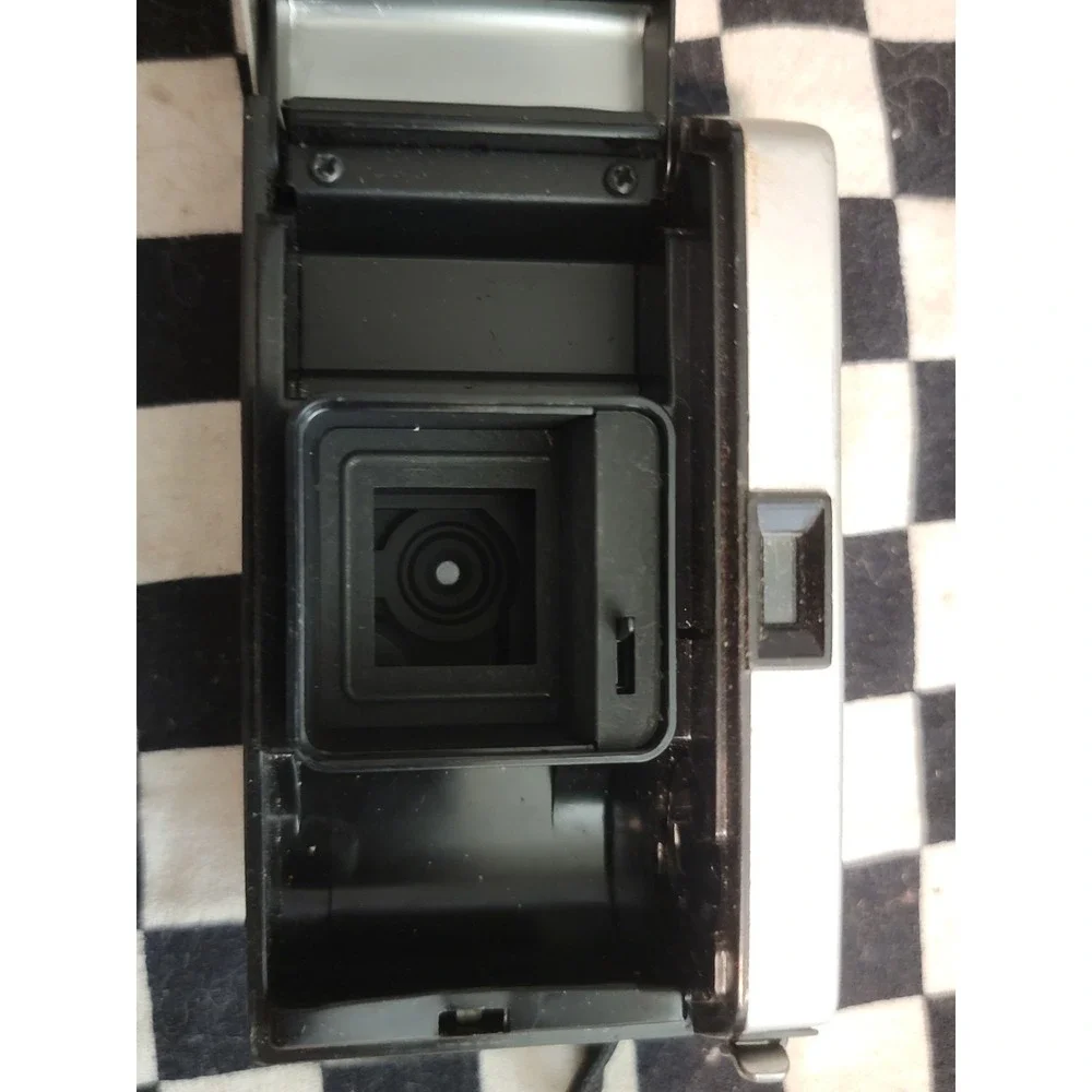 Kodak Instamatic 100 Vintage 126 Film Camera w Kodak Color II Film